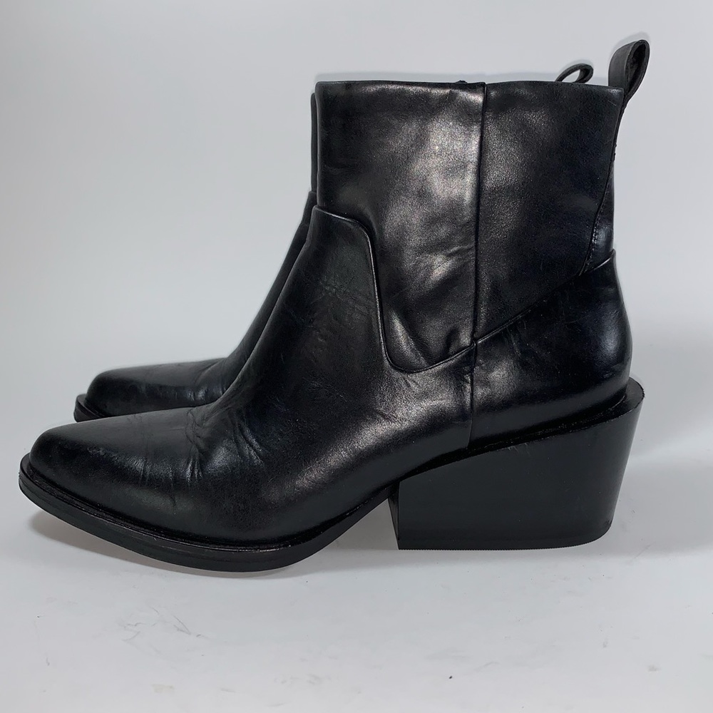 DKNY Black Leather Chelsea Ankle Boot Size 6